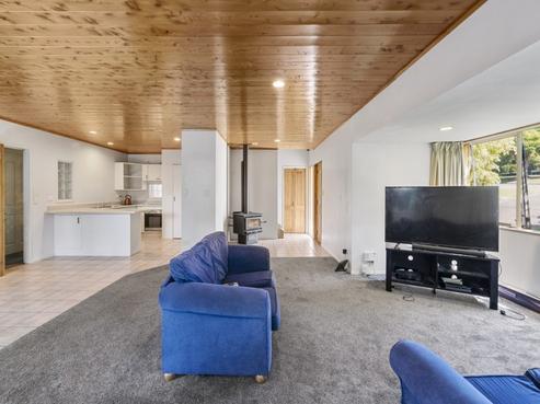 16 Fairley Road, Lynmore