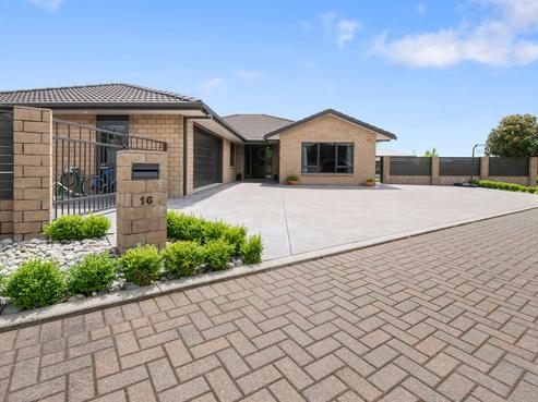 16 Baxendale Drive, Westbrook