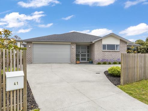 41 Woodridge Drive, Stanmore Bay