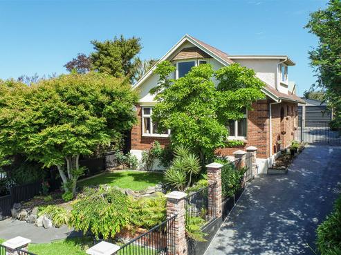 4 Hertnon Street, West End