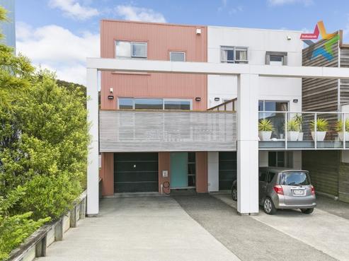 68 Saddleback Grove, Karori