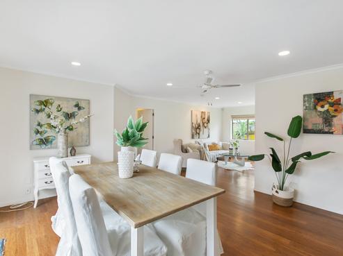 242 Cascades Road, Botany Downs
