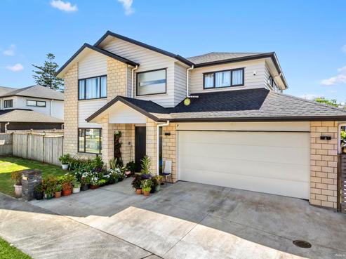 35 Bordeaux Parade, Te Atatu South
