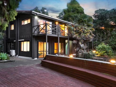 554 Scenic Drive, Waiatarua