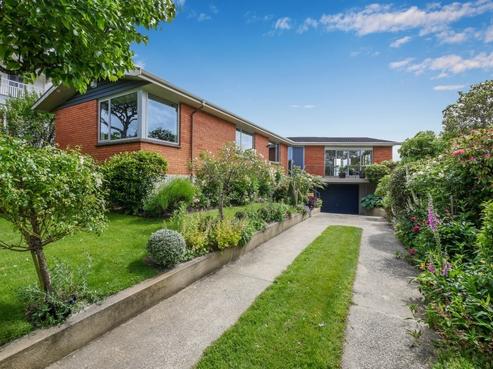 11 Selkirk Street, Roslyn