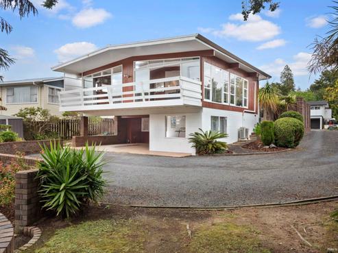 82 Lawrence Crescent, Hillpark