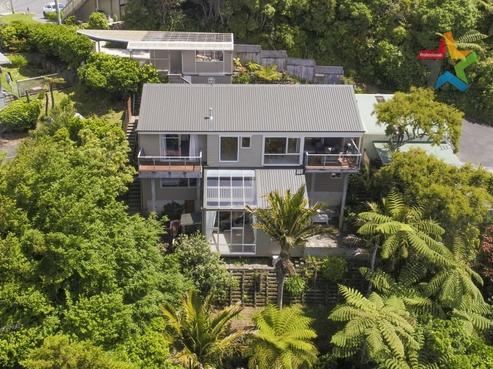 27 Rakeiora Grove, Korokoro