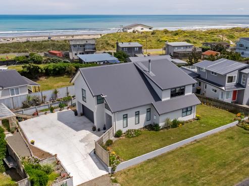 32 Nelson Street, Foxton Beach