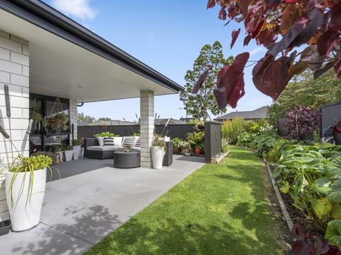 8 Cooke Farm Grove, Waiwhakaiho