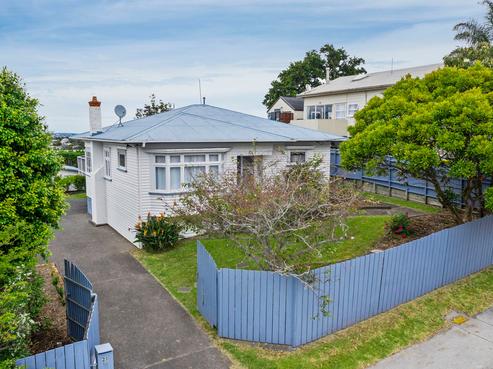 21 Pupuke Road, Birkenhead