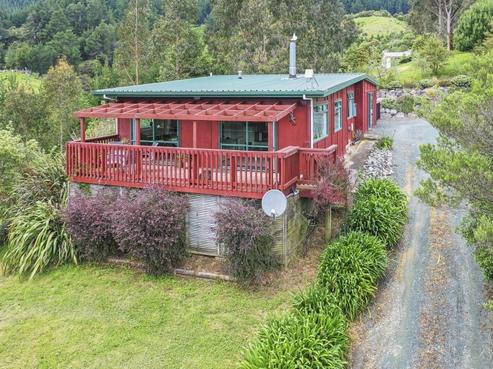 92 Macs Road, Hira