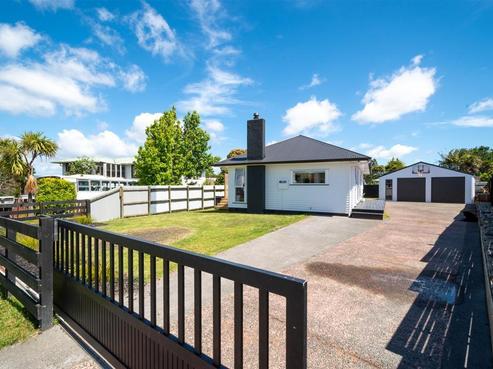 16 Ozich Avenue, Te Atatu South