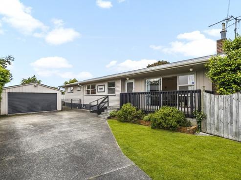 62 Garden Heights Avenue, Glenview