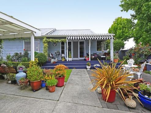 302 Leo Street, Akina