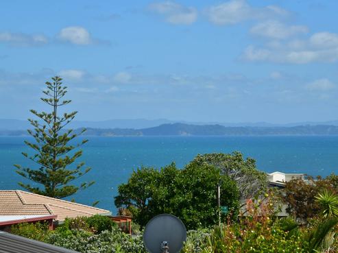 1290 Whangaparaoa Road, Army Bay