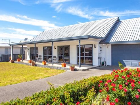 102 Whitby Place, Whangamata