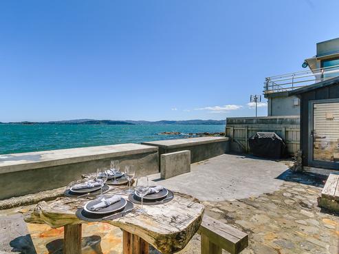 604 Marine Drive, Days Bay
