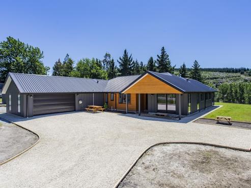 9 Twin Oaks Place, Loburn