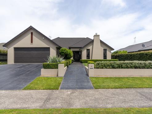 92 Huntington Drive, Huntington