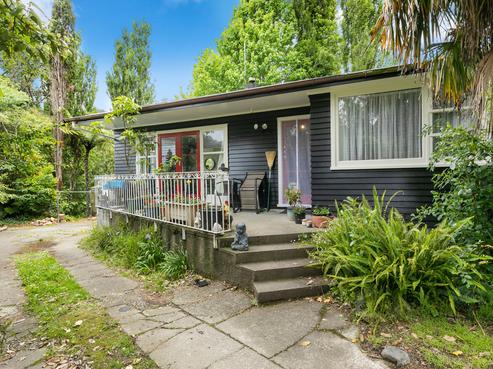 21 Jocelyn Crescent, Pinehaven