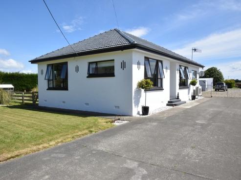 555 Flora Road East, Makarewa