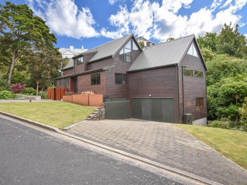 11 Strathmore Crescent, Roslyn