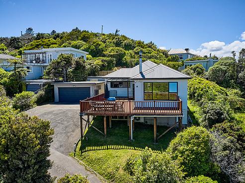 16 Titiro Moana Road, Korokoro