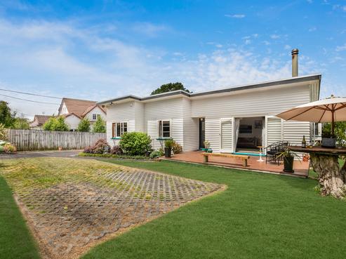 82A Atkinson Road, Titirangi
