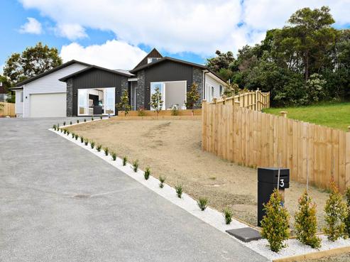 3 Surf View Crescent, Red Beach