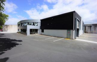 First Rate Warehouse - 1,680m²