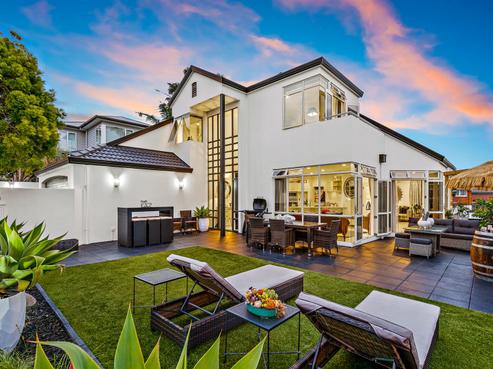 2/35 East Coast Road, Milford