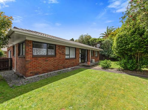 83 Ranolf Street, Victoria