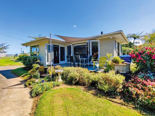 1989 South Road, Oakura