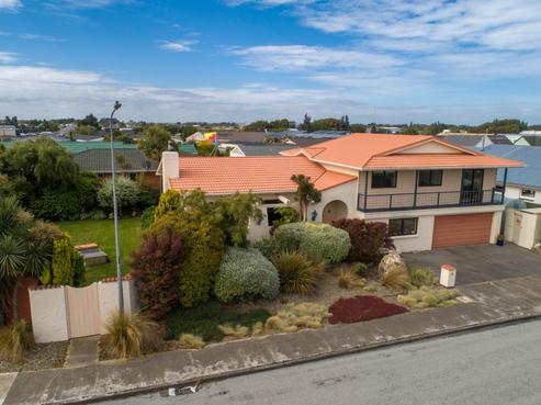 2 Falcon Street, Newfield