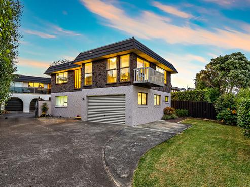 2/18 Rangitoto Terrace, Milford