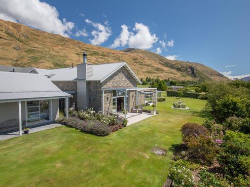 2 Elderberry Crescent, Wanaka