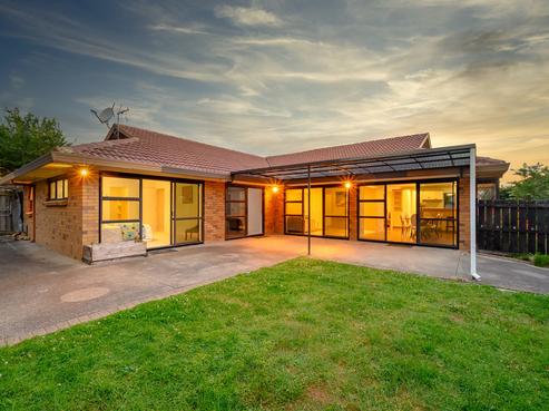 23 Lexington Drive, Botany Downs