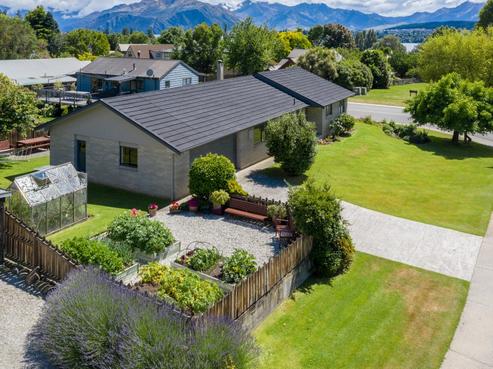 9 Sargood Drive, Wanaka