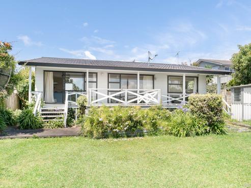 1380 Whangaparaoa Road, Army Bay