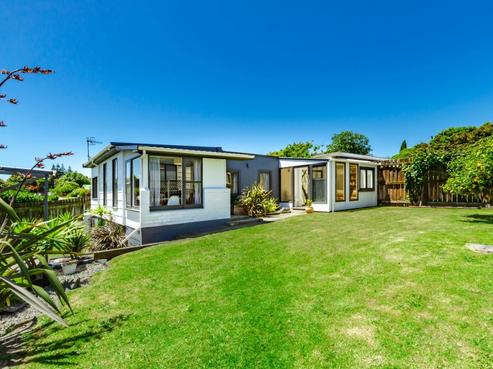 15 Rua Road, Paraparaumu Beach