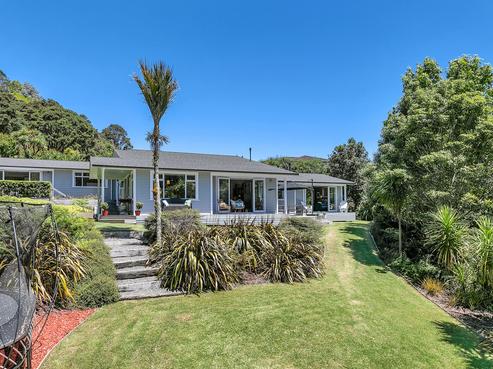 42 Landing Road, Titirangi