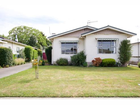 410 Massey Street, Akina