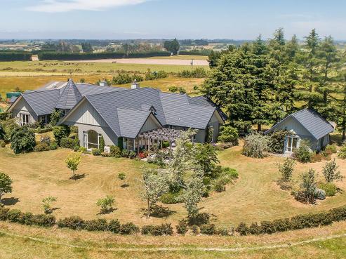 86 Davis Road, Cust