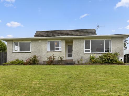 16 Otira Grove, Kelson