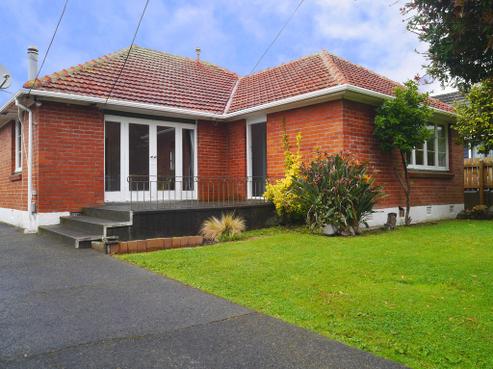 52 Reynolds Street, Taita