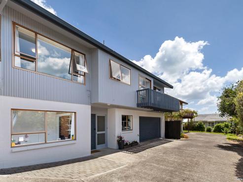2/27 Rangitoto Terrace, Milford