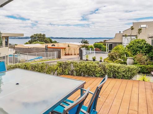 24 Pacific Parade, Army Bay