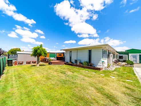 11 Duckworth Crescent, Greenmeadows