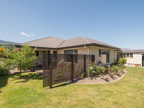 27 Cambelldon Crescent, Stoke