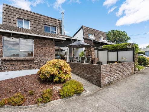 2/17 Alverston Street, Waterview